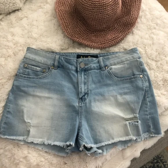 Indigo Rein jean shorts - Picture 1 of 3
